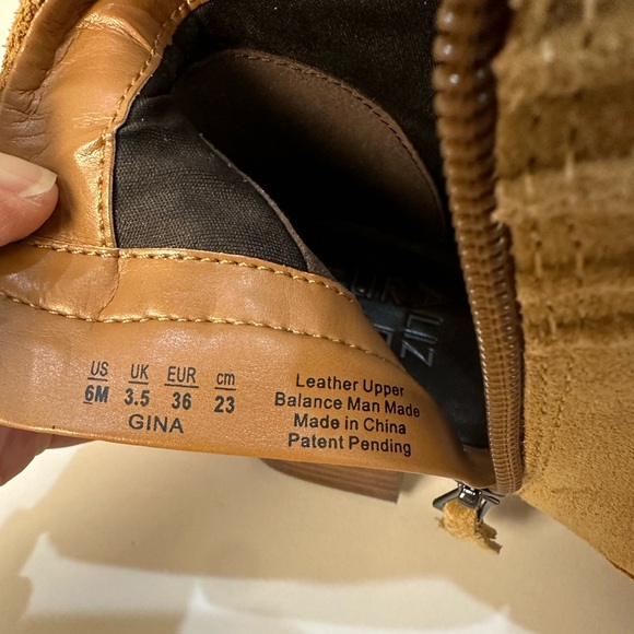 Naturalizer Gina Suede Bootie Size 6 - Picture 5 of 11